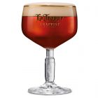 La Trappe bierglas op voet gevuld met La Trappe Dubbel