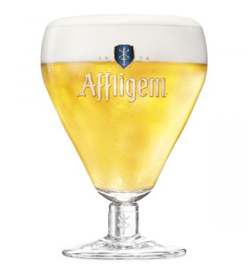 Affligem bierglas op voet gevuld met bier