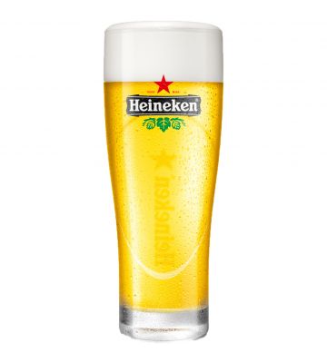 Een elegant 25 cl Heineken bierglas met het groene logo, gevuld met sprankelend goudgeel bier en een fijne schuimkraag. 
