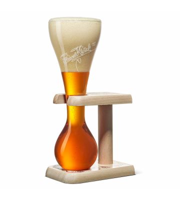 Pauwel kwak koetsierglas gevuld met bier